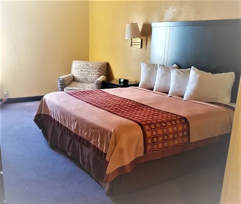 Rodeway Inn & Suites Rooms Photos
