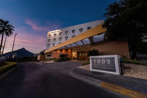 Comfort Inn Monterrey Valle Außen Photos