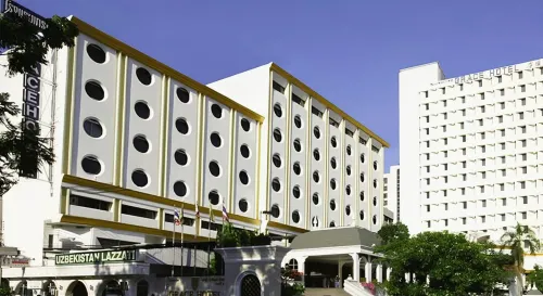 Graceland Hotel Bangkok Extérieur Photos