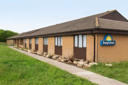 Days Inn by Wyndham Sutton Scotney South Außen Photos