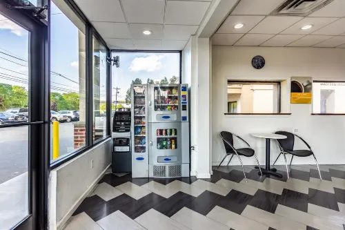 Motel 6 Elizabeth, NJ - Newark Liberty Intl Airport Public Areas Photos