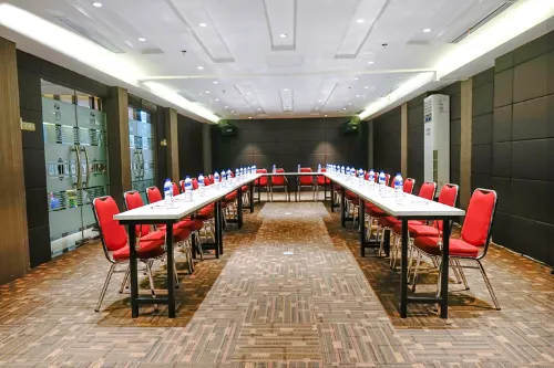 Empress Hotel Makassar City Center by Life Fasilitas Bisnis Photos