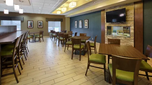 Best Western Plus Winnipeg West Restauration Photos