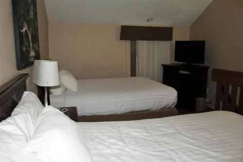Ramada by Wyndham Campbell River Rooms Photos