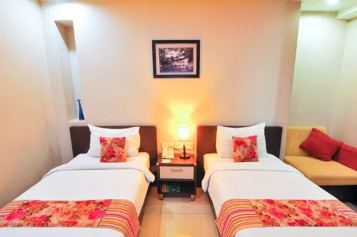 Daima Hotel Padang Photos