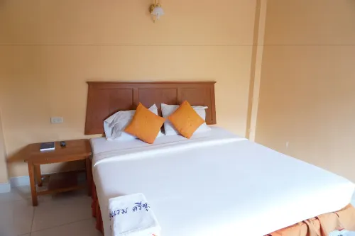 Sri Chumphon Hotel Phòng Photos