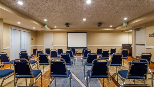 Best Western Plus Marina Gateway Hotel Business Facilities Photos