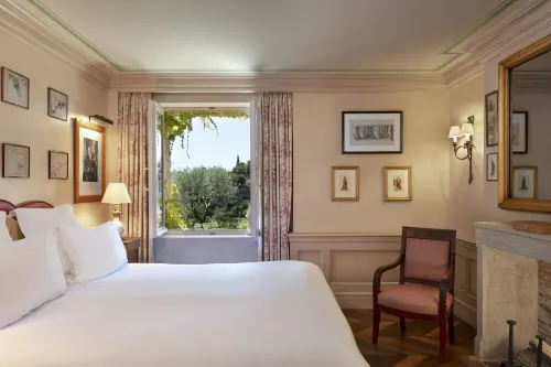 Airelles Gordes, La Bastide Chambres Photos