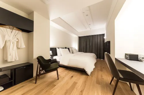 Hotel 498 Photos
