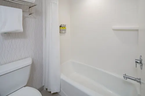 Holiday Inn Express & Suites Atascadero Rooms Photos