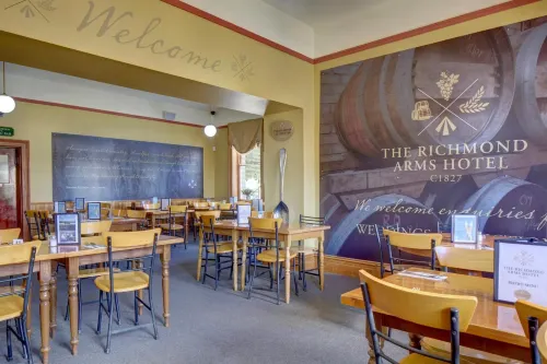 The Richmond Arms Hotel Ristorazione Photos