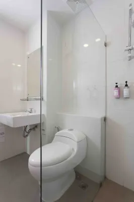Easy Hotel Photos