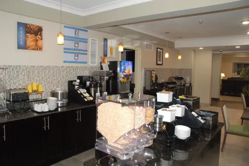 Best Western Plus Fort Saskatchewan Inn  Suites Restauration Photos