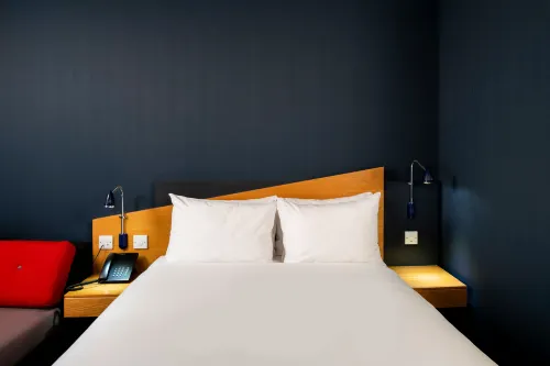Holiday Inn Express Warwick - Stratford-Upon-Avon Rooms Photos