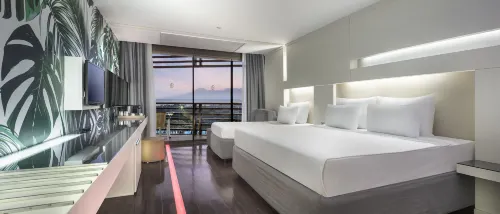 Nirvana Cosmopolitan Hotel - Convention & Sports Center Kamar Photos