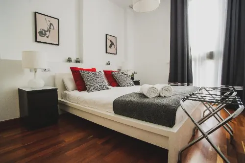 Azz Sevilla Torre de la Plata Apartamentos Kamar Photos