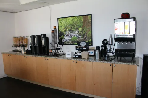 Ramada by Wyndham Campbell River Dining Photos