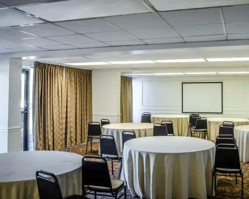 Quality Inn & Suites Pensacola Bayview Business Facilities Photos