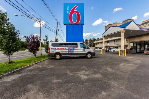Motel 6 Elizabeth, NJ - Newark Liberty Intl Airport Public Areas Photos