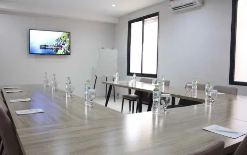 Azka Hotel by Salak Hospitality Fasilitas Bisnis Photos