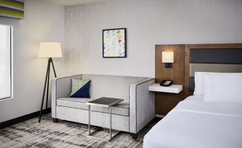 Hampton Inn and Suites by Hilton Windsor Rooms Photos
