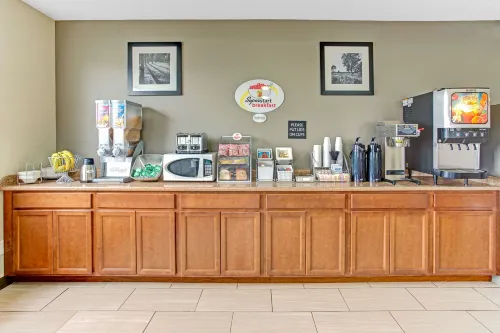 Ramada by Wyndham Moose Jaw Ristorazione Photos