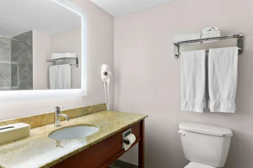 SureStay Plus by Best Western Windsor Phòng Photos