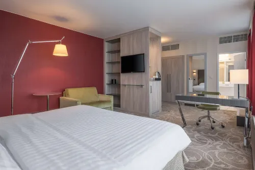 Hilton Geneva Hotel and Conference Centre Photos