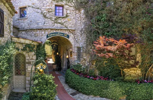 Hôtel Château de La Chèvre d’Or Extérieur Photos