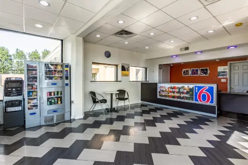 Motel 6 Elizabeth, NJ - Newark Liberty Intl Airport Public Areas Photos