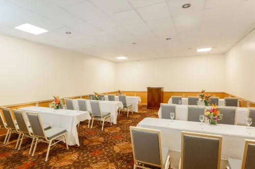 Courtyard by Marriott King Kamehameha's Kona Beach Hotel Business Facilities Photos