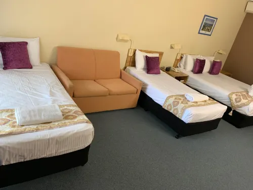 Cumberland Motor Inn Photos