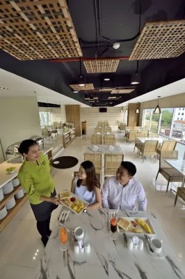 Whiz Prime Hotel Basuki Rahmat Malang Makanan Photos