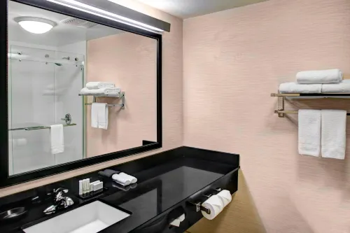 Fairfield Inn & Suites by Marriott Los Angeles LAX/El Segundo Rooms Photos