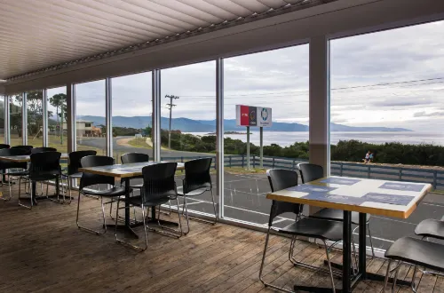 Beachfront Bicheno Dining Photos