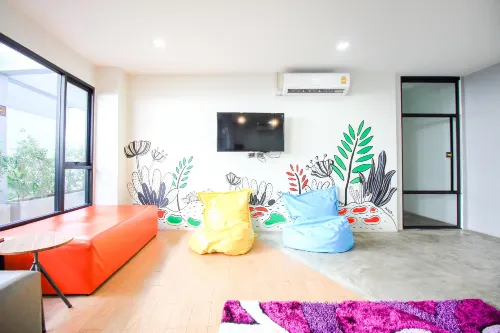 All day hostel @ BTS Bang Chak Photos