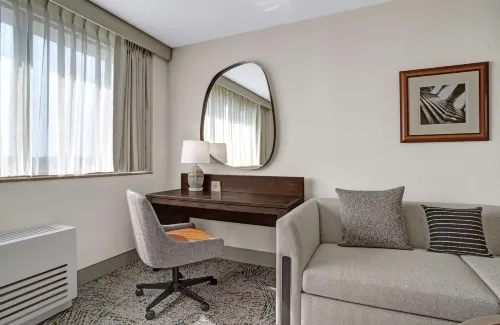 Hilton Arlington National Landing Rooms Photos