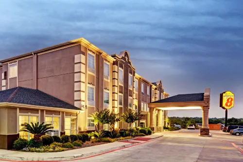 Super 8 by Wyndham Morton Grove/Chicago Featured Photos