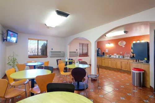Super 8 by Wyndham Las Cruces/White Sands Area Dining Photos