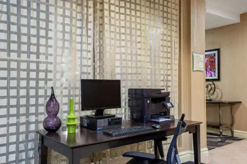 La Quinta Inn & Suites by Wyndham Ft. Lauderdale Plantation Business Photos