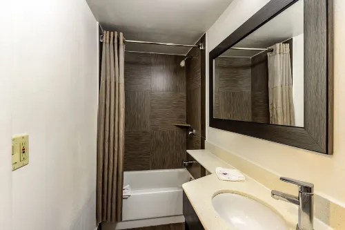 Motel 6 Elizabeth, NJ - Newark Liberty Intl Airport Rooms Photos