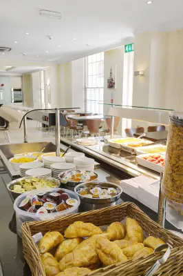 Queens Park Hotel Ristorazione Photos