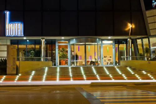 UNA HOTELS T Hotel Cagliari Extérieur Photos