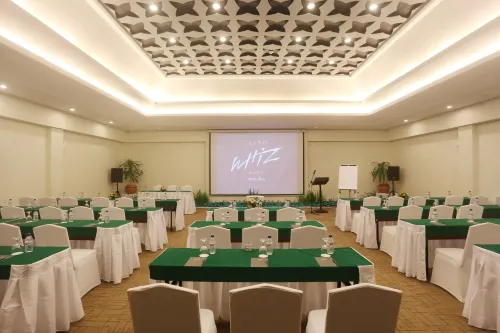 Grand Whiz Hotel Nusa Dua Bali Бизнес-удобства Photos