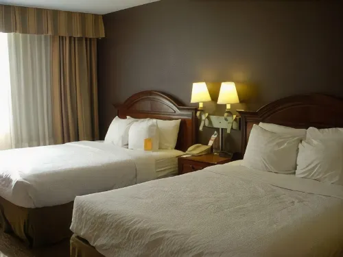 Holiday Inn & Suites Anaheim (1 Blk/Disneyland®) Photos