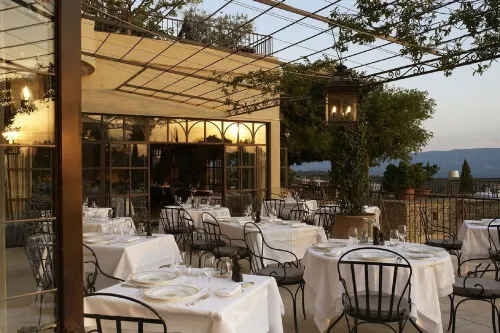 Airelles Gordes, La Bastide Restauration Photos
