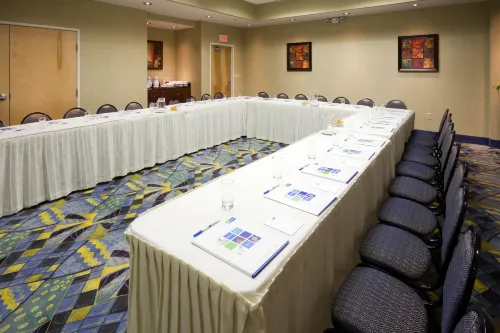 Holiday Inn Express & Suites Toluca Zona Aeropuerto Business Photos