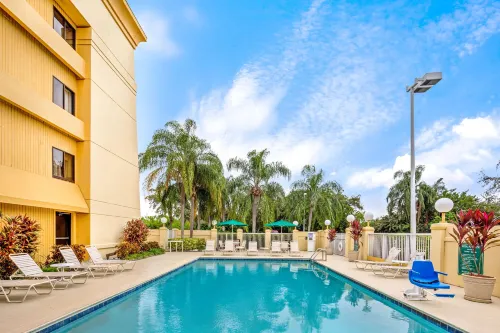 La Quinta Inn & Suites by Wyndham Miami Airport East Freizeit und Erholung Photos
