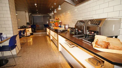 Crestfield Hotel Dining Photos