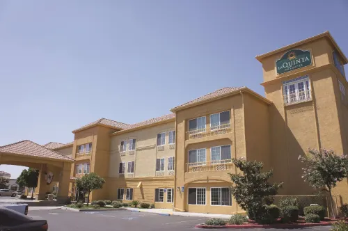 La Quinta Inn & Suites by Wyndham Visalia/Sequoia Gateway Kamar Photos